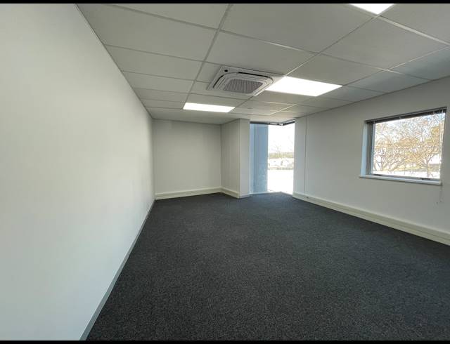 658M² OFFICE TO LET IN BRYANSTON